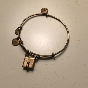 Grad cap Alex and ani gold